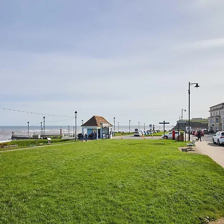 Host & - Seaview Retreat