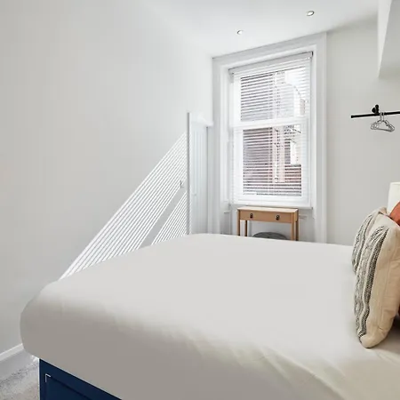 Host & - Seaview Retreat Whitby